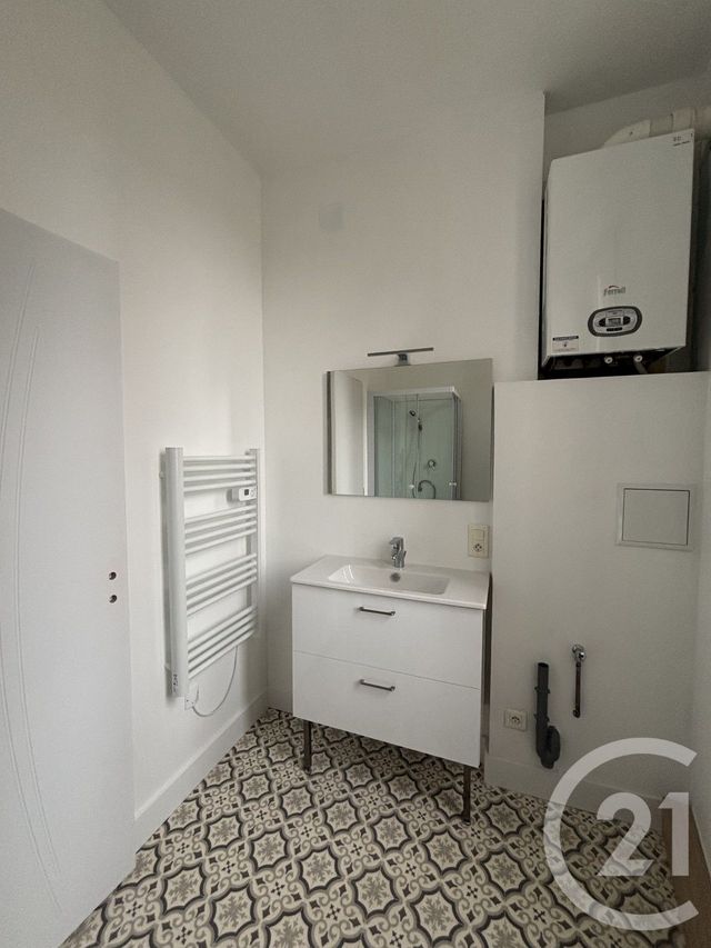 Appartement F2 &agrave; louer - 2 pi&egrave;ces - 35,90 m2 - Moulins - 03 - AUVERGNE