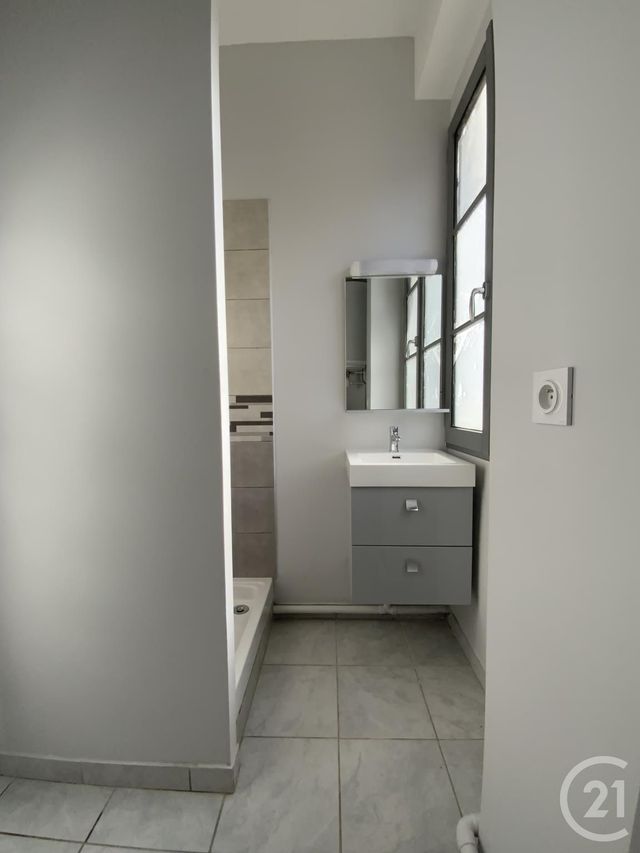 Appartement F2 &agrave; louer - 2 pi&egrave;ces - 33,65 m2 - Moulins - 03 - AUVERGNE