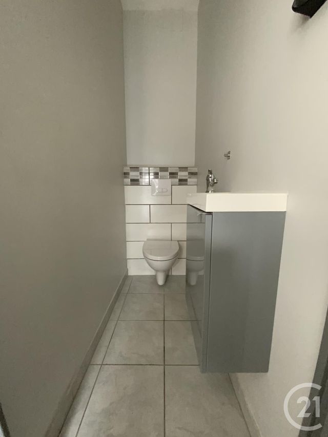 Appartement F2 &agrave; louer - 2 pi&egrave;ces - 33,65 m2 - Moulins - 03 - AUVERGNE