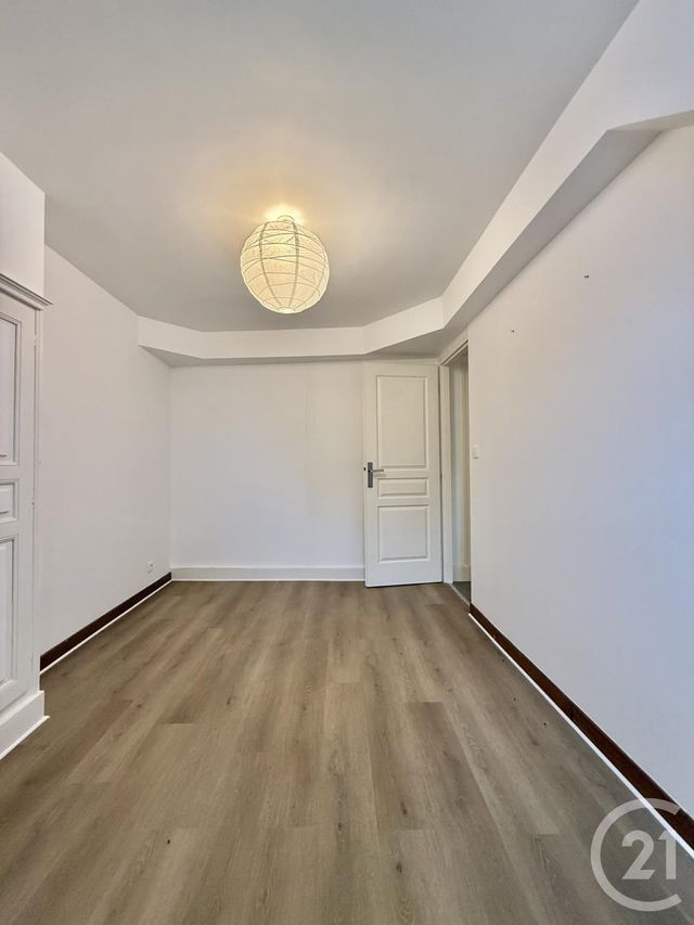 Appartement F3 &agrave; louer - 3 pi&egrave;ces - 61,50 m2 - Moulins - 03 - AUVERGNE