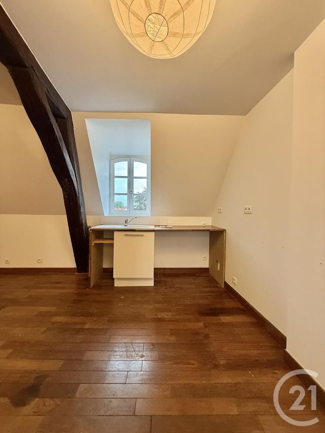 Appartement F3 &agrave; louer - 3 pi&egrave;ces - 61,50 m2 - Moulins - 03 - AUVERGNE