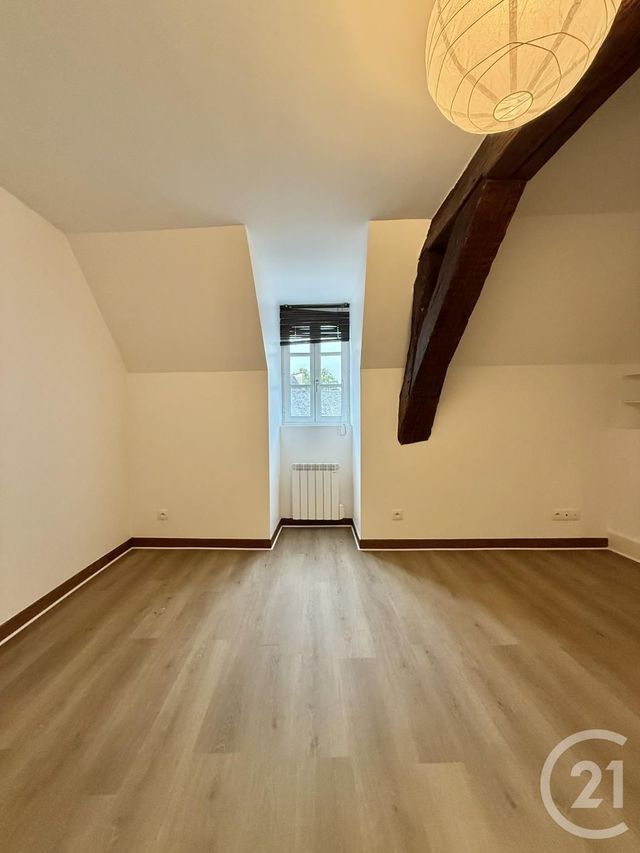Appartement F3 &agrave; louer - 3 pi&egrave;ces - 61,50 m2 - Moulins - 03 - AUVERGNE