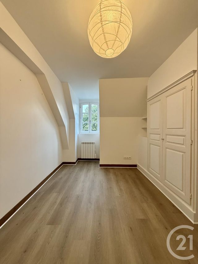 Appartement F3 &agrave; louer - 3 pi&egrave;ces - 61,50 m2 - Moulins - 03 - AUVERGNE