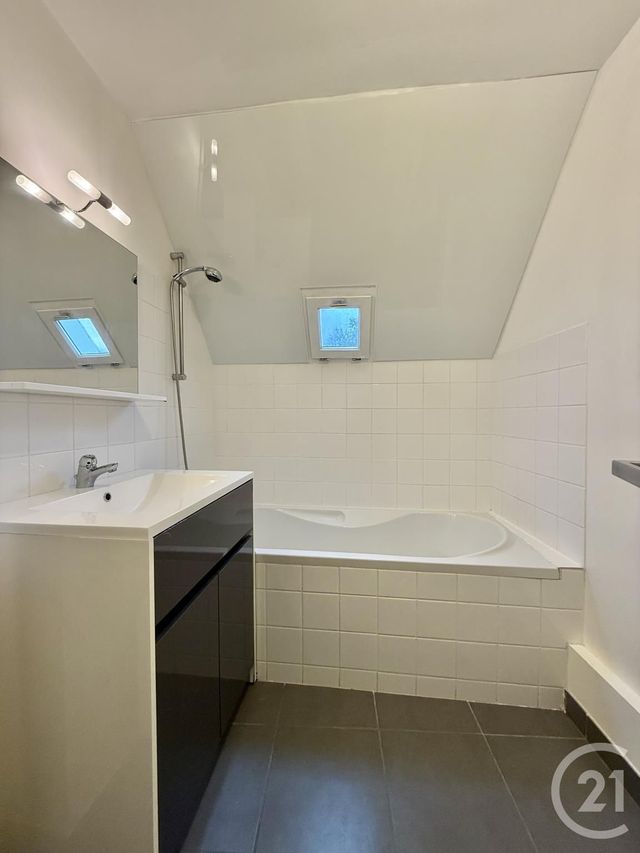Appartement F3 &agrave; louer - 3 pi&egrave;ces - 61,50 m2 - Moulins - 03 - AUVERGNE