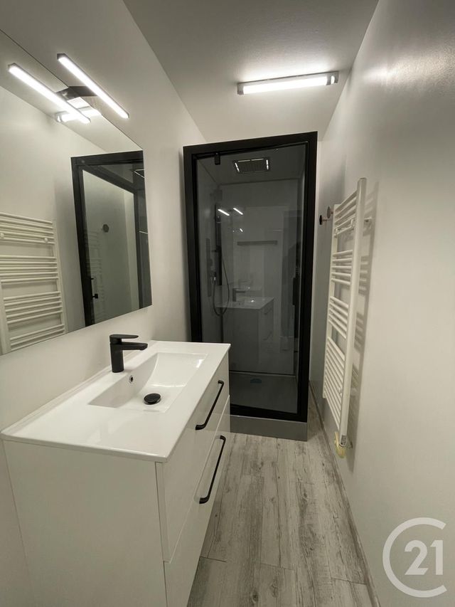Appartement F2 &agrave; louer - 2 pi&egrave;ces - 56,83 m2 - Moulins - 03 - AUVERGNE