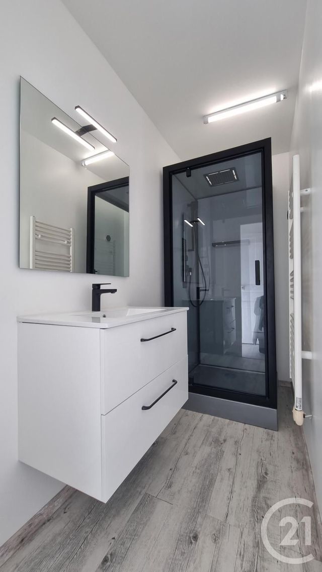 Appartement F2 &agrave; louer - 2 pi&egrave;ces - 56,83 m2 - Moulins - 03 - AUVERGNE