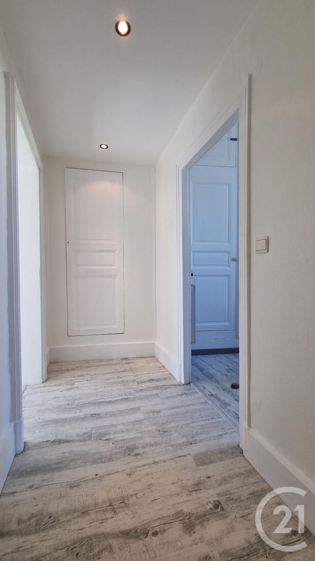 Appartement F2 &agrave; louer - 2 pi&egrave;ces - 56,83 m2 - Moulins - 03 - AUVERGNE