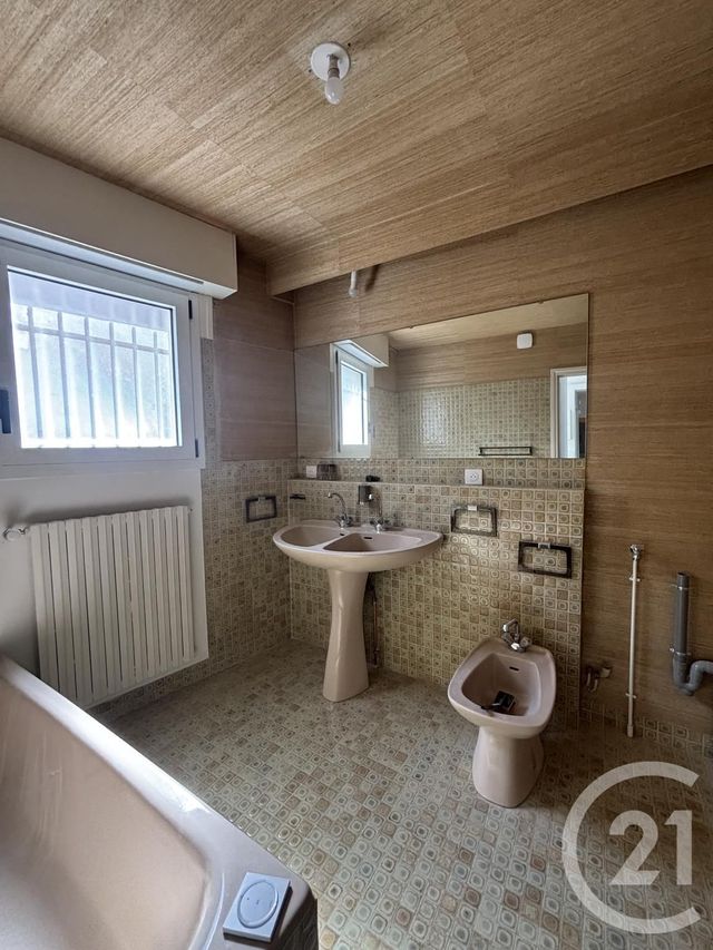 Appartement F2 &agrave; louer - 2 pi&egrave;ces - 62,53 m2 - Moulins - 03 - AUVERGNE