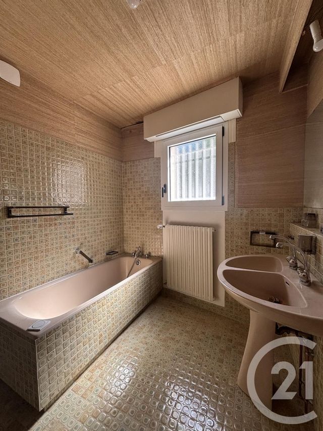Appartement F2 &agrave; louer - 2 pi&egrave;ces - 62,53 m2 - Moulins - 03 - AUVERGNE
