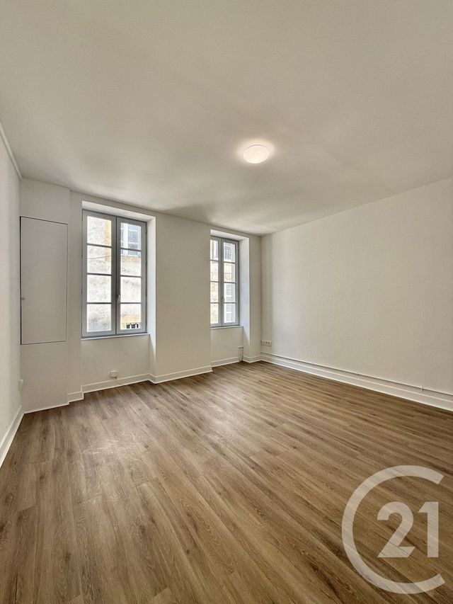 Appartement Studio &agrave; louer - 1 pi&egrave;ce - 29,90 m2 - Moulins - 03 - AUVERGNE