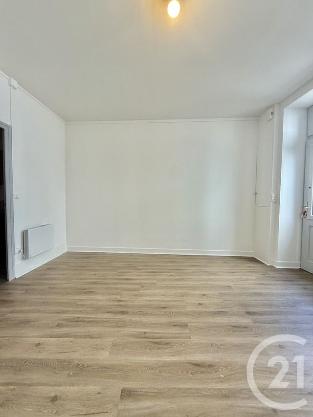 Appartement Studio &agrave; louer - 1 pi&egrave;ce - 29,27 m2 - Moulins - 03 - AUVERGNE