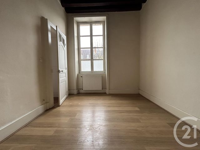 Appartement F2 &agrave; louer - 2 pi&egrave;ces - 66 m2 - Moulins - 03 - AUVERGNE