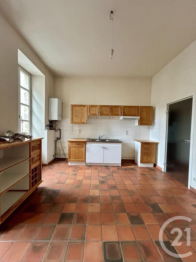 Appartement F2 &agrave; louer - 2 pi&egrave;ces - 66 m2 - Moulins - 03 - AUVERGNE