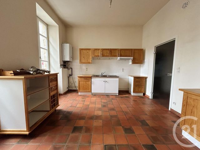 Appartement F2 &agrave; louer - 2 pi&egrave;ces - 66 m2 - Moulins - 03 - AUVERGNE