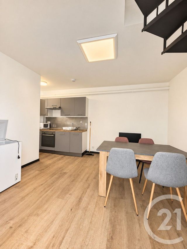 Appartement F2 &agrave; louer - 2 pi&egrave;ces - 61,58 m2 - Moulins - 03 - AUVERGNE