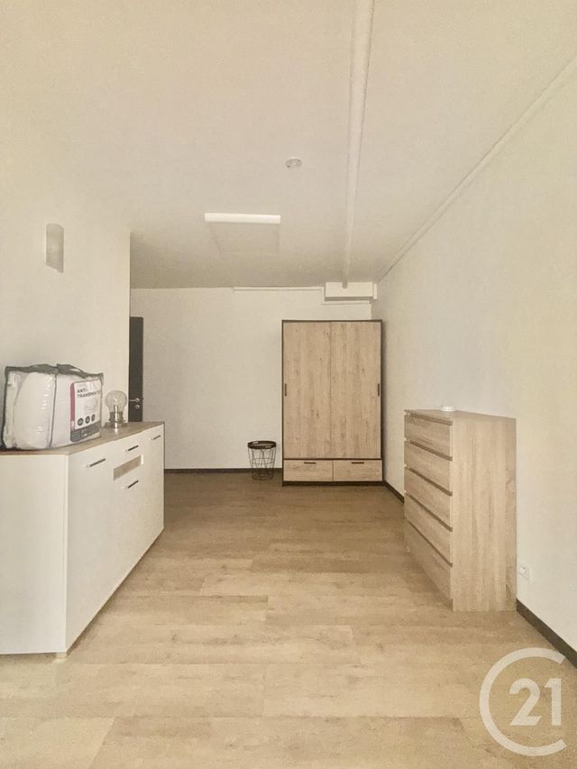 Appartement F2 &agrave; louer - 2 pi&egrave;ces - 61,58 m2 - Moulins - 03 - AUVERGNE