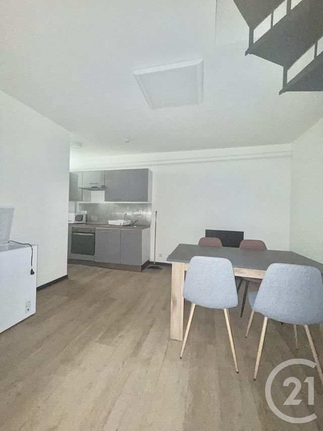 Appartement F2 &agrave; louer - 2 pi&egrave;ces - 61,58 m2 - Moulins - 03 - AUVERGNE