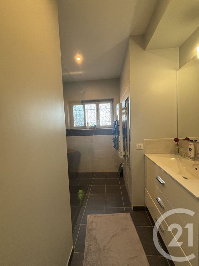 Appartement F3 &agrave; louer - 3 pi&egrave;ces - 66,43 m2 - Yzeure - 03 - AUVERGNE