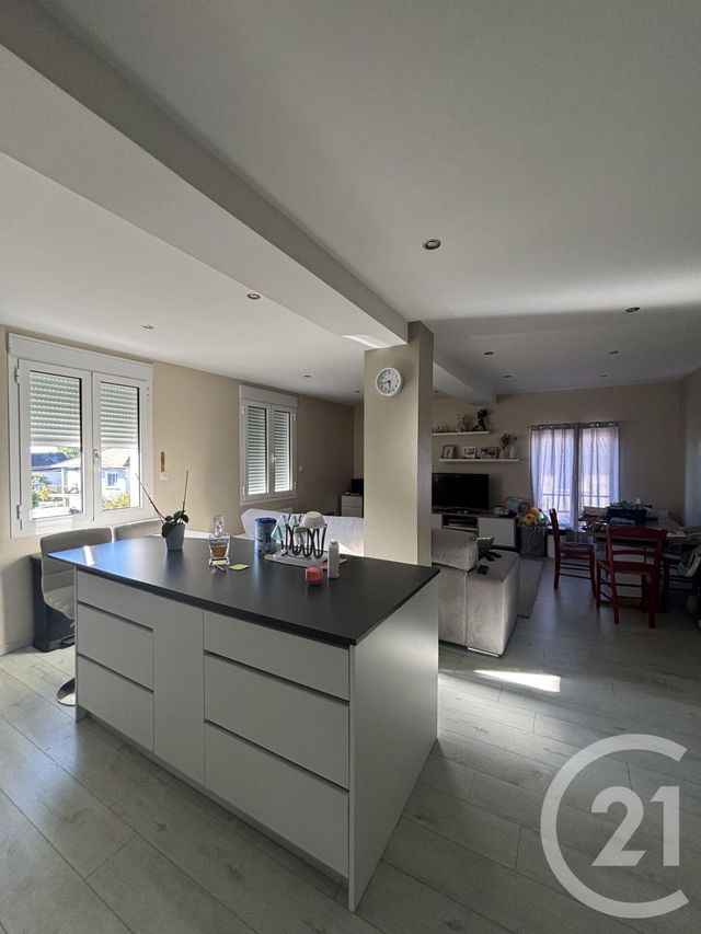 Appartement F3 &agrave; louer - 3 pi&egrave;ces - 66,43 m2 - Yzeure - 03 - AUVERGNE