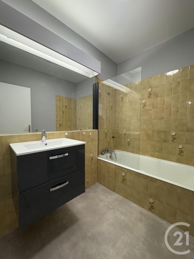 Appartement F2 &agrave; louer - 2 pi&egrave;ces - 47,30 m2 - Moulins - 03 - AUVERGNE