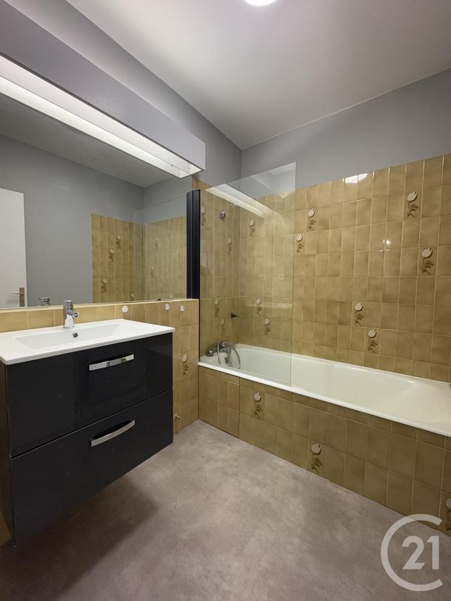 Appartement F2 &agrave; louer - 2 pi&egrave;ces - 47,30 m2 - Moulins - 03 - AUVERGNE