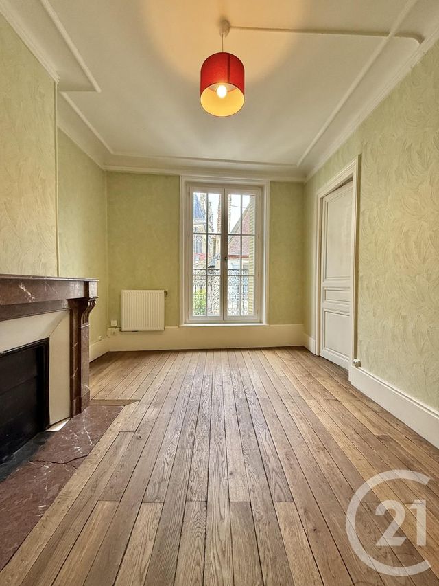 Appartement F3 &agrave; louer - 3 pi&egrave;ces - 69 m2 - Moulins - 03 - AUVERGNE