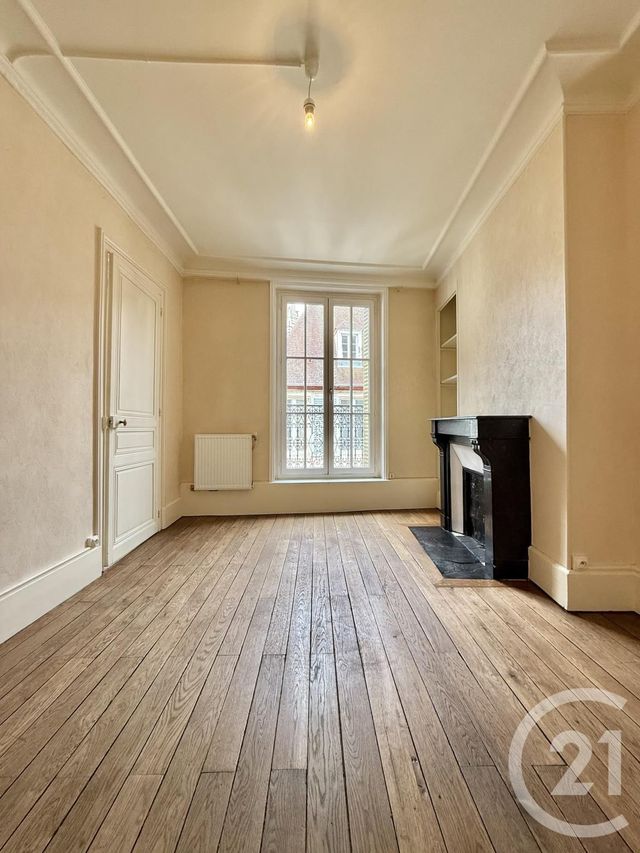 Appartement F3 &agrave; louer - 3 pi&egrave;ces - 69 m2 - Moulins - 03 - AUVERGNE