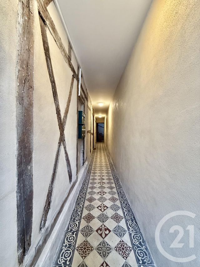 Appartement F3 &agrave; louer - 3 pi&egrave;ces - 69 m2 - Moulins - 03 - AUVERGNE