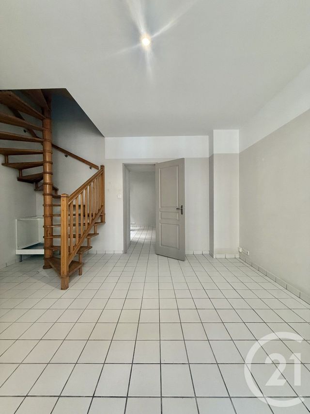 Appartement F2 &agrave; louer - 2 pi&egrave;ces - 47,46 m2 - Moulins - 03 - AUVERGNE