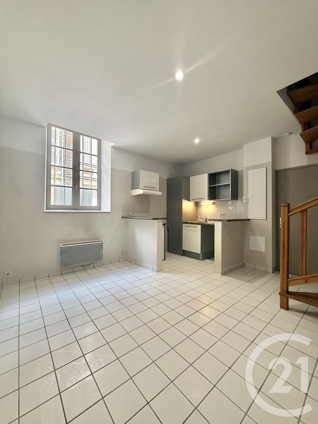 Appartement F2 &agrave; louer - 2 pi&egrave;ces - 47,46 m2 - Moulins - 03 - AUVERGNE