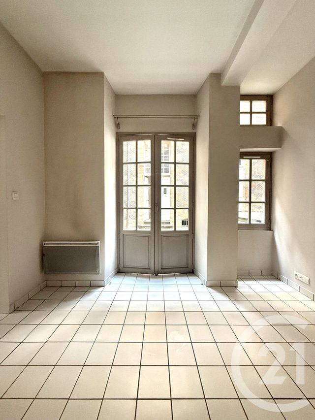 Appartement F2 &agrave; louer - 2 pi&egrave;ces - 47,46 m2 - Moulins - 03 - AUVERGNE