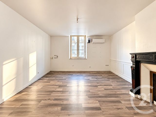Appartement F4 &agrave; louer - 4 pi&egrave;ces - 70,79 m2 - Moulins - 03 - AUVERGNE