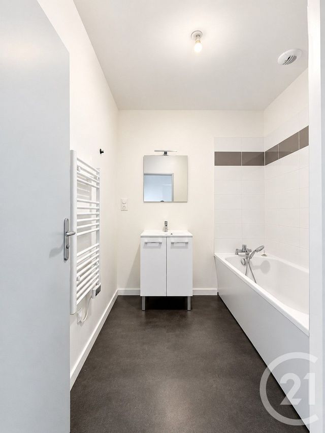 Appartement F4 &agrave; louer - 4 pi&egrave;ces - 89,50 m2 - Yzeure - 03 - AUVERGNE