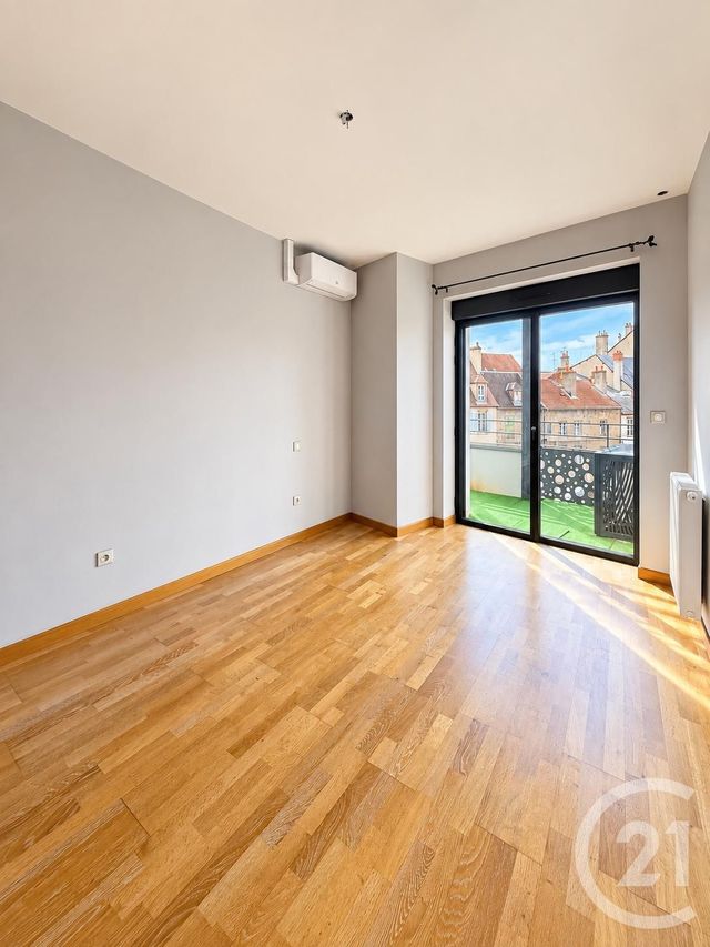 Appartement F3 &agrave; louer - 3 pi&egrave;ces - 84,87 m2 - Moulins - 03 - AUVERGNE