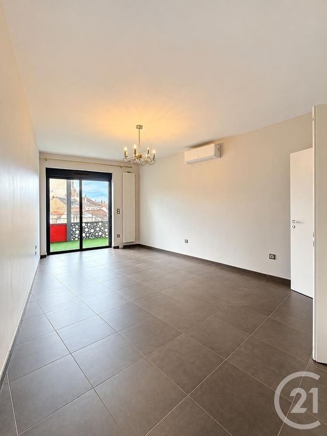 Appartement F3 &agrave; louer - 3 pi&egrave;ces - 84,87 m2 - Moulins - 03 - AUVERGNE