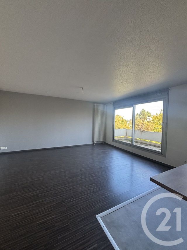 Appartement F3 &agrave; louer - 3 pi&egrave;ces - 73 m2 - Moulins - 03 - AUVERGNE