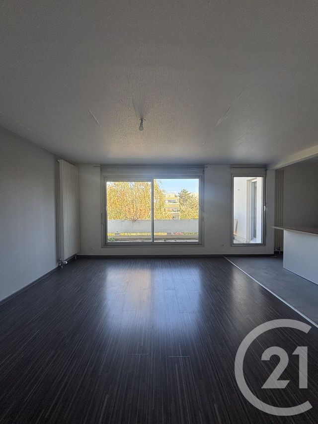 Appartement F3 &agrave; louer - 3 pi&egrave;ces - 73 m2 - Moulins - 03 - AUVERGNE
