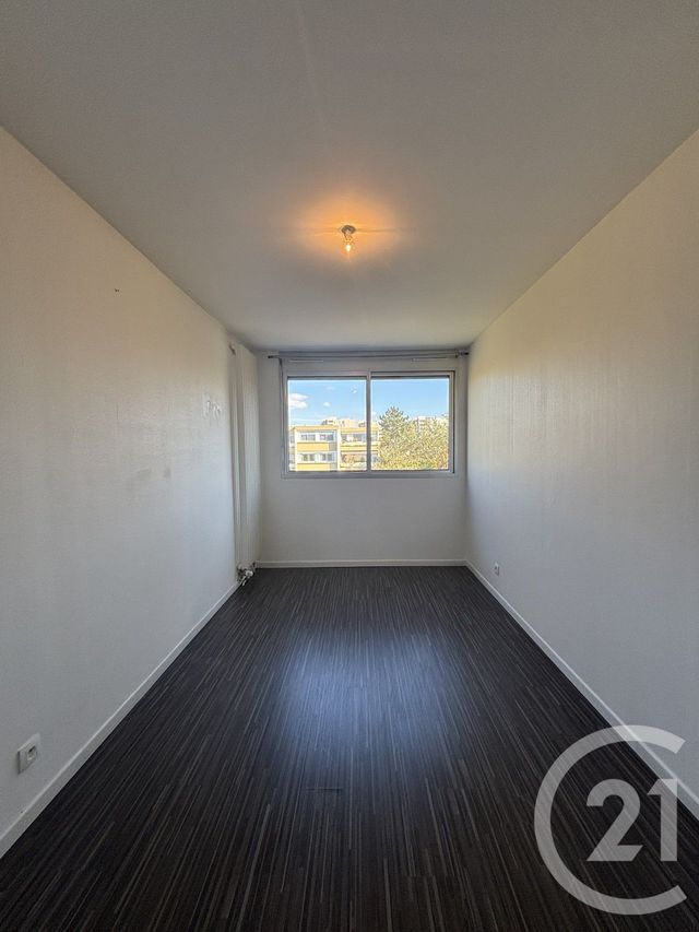 Appartement F3 &agrave; louer - 3 pi&egrave;ces - 73 m2 - Moulins - 03 - AUVERGNE
