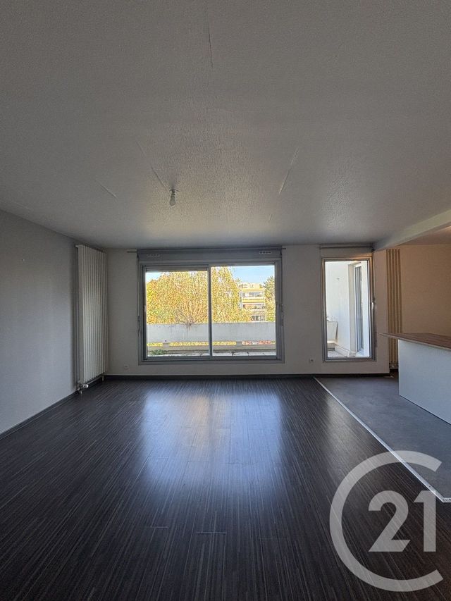 Appartement F3 &agrave; louer - 3 pi&egrave;ces - 73 m2 - Moulins - 03 - AUVERGNE