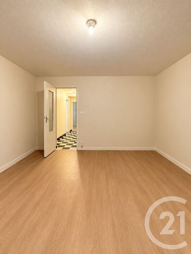 Appartement F3 &agrave; louer - 3 pi&egrave;ces - 66,35 m2 - Moulins - 03 - AUVERGNE