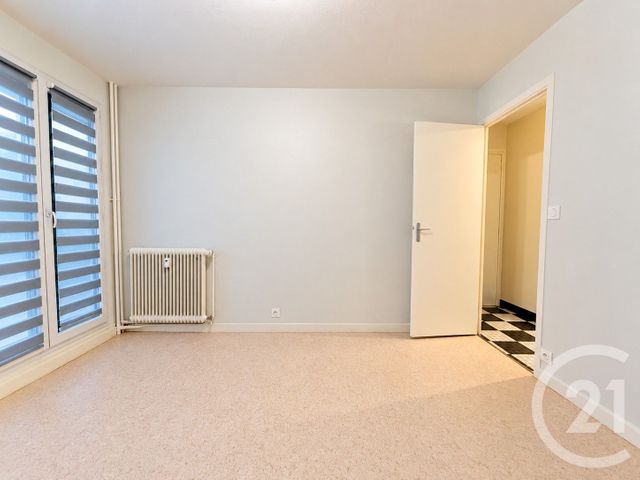 Appartement F3 &agrave; louer - 3 pi&egrave;ces - 66,35 m2 - Moulins - 03 - AUVERGNE