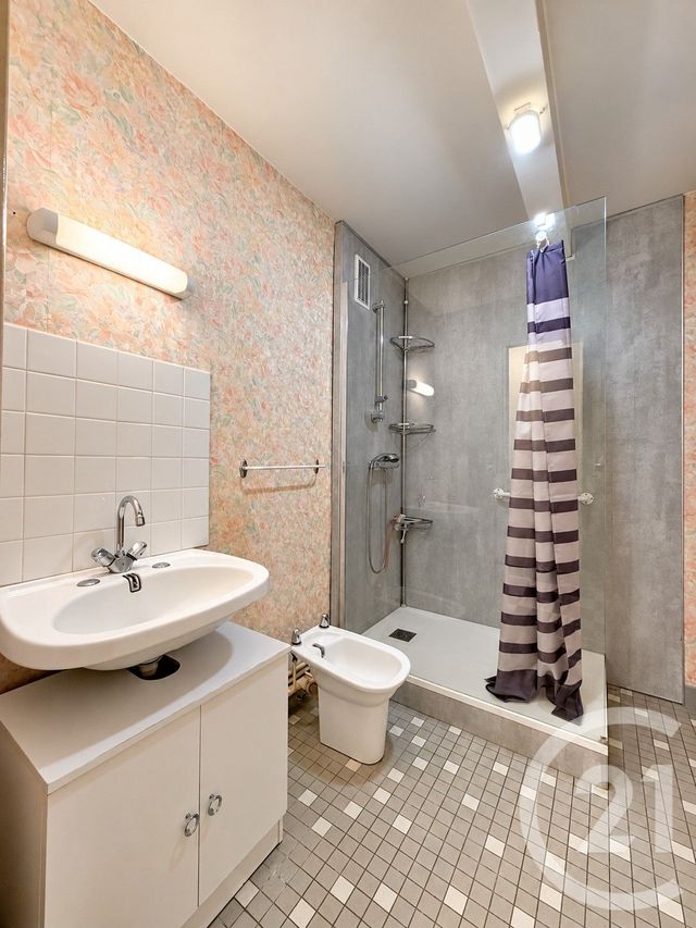 Appartement F3 &agrave; louer - 3 pi&egrave;ces - 66,35 m2 - Moulins - 03 - AUVERGNE