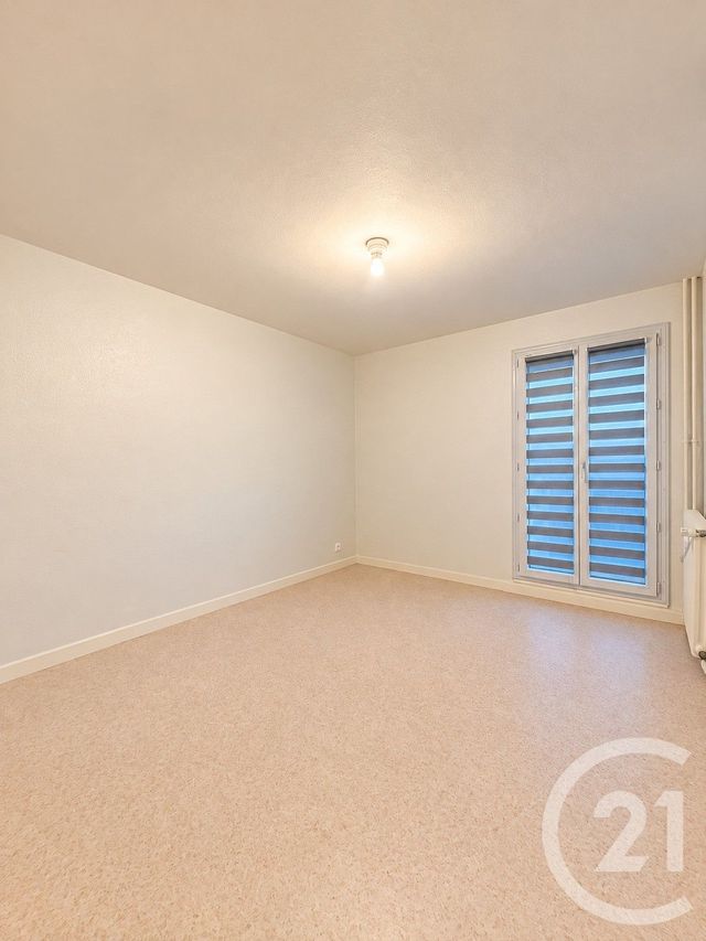 Appartement F3 &agrave; louer - 3 pi&egrave;ces - 66,35 m2 - Moulins - 03 - AUVERGNE