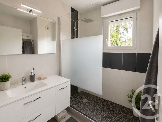 Appartement T3 &agrave; louer - 3 pi&egrave;ces - 71,22 m2 - Champagne Au Mont D Or - 69 - RHONE-ALPES