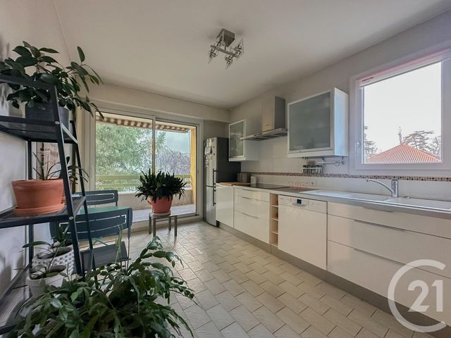 Appartement F3 &agrave; louer - 3 pi&egrave;ces - 97,55 m2 - Champagne Au Mont D Or - 69 - RHONE-ALPES
