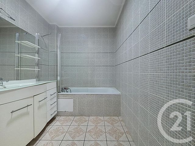 Appartement F5 à vendre - 5 pièces - 83,60 m2 - Sochaux - 25 - FRANCHE-COMTE