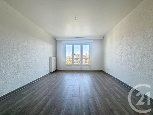 Appartement F5 à vendre - 5 pièces - 83,60 m2 - Sochaux - 25 - FRANCHE-COMTE
