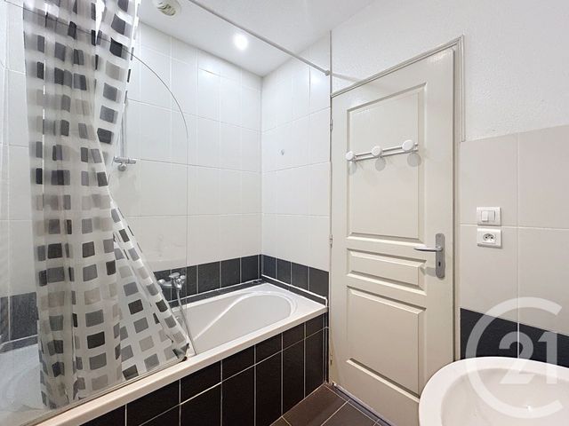 Appartement F4 à louer - 4 pièces - 81 m2 - Ste Suzanne - 25 - FRANCHE-COMTE