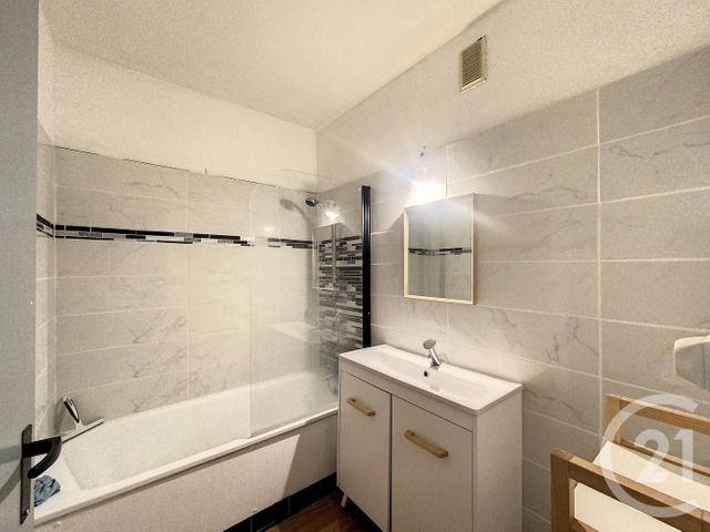 Appartement F4 &agrave; louer - 4 pi&egrave;ces - 88 m2 - Sochaux - 25 - FRANCHE-COMTE