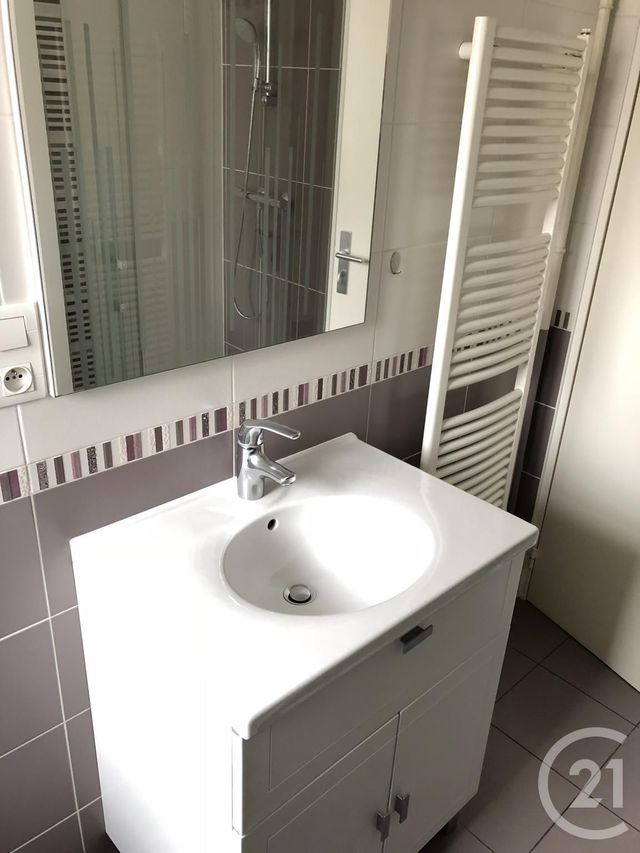Appartement F3 &agrave; louer - 3 pi&egrave;ces - 53 m2 - Montbeliard - 25 - FRANCHE-COMTE